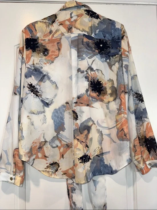 NWT Chico's Indigo Bloom Peasant Floral Tie-Front Blouse Sz 2 (Large) - Picture 8 of 8
